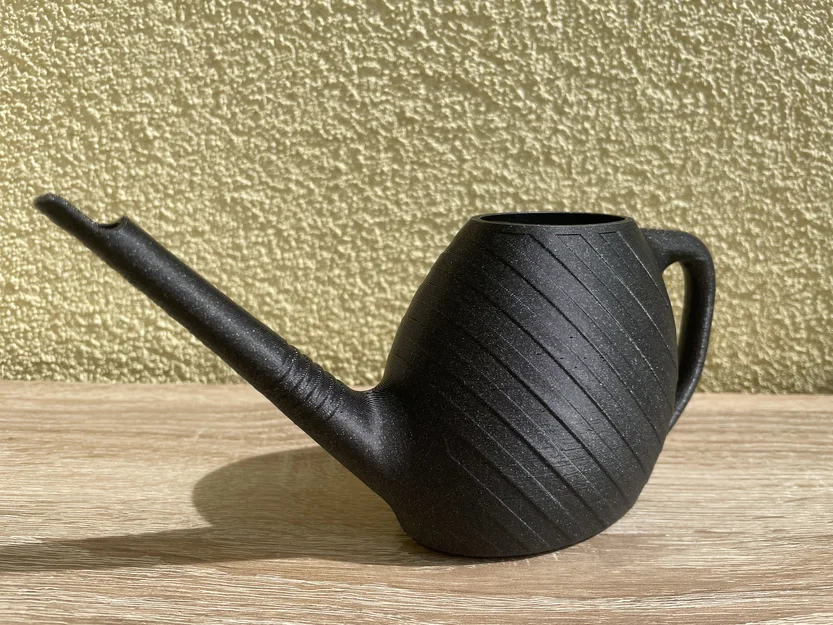 Bình tưới cây có họa tiết kẻ sọc - Image 1