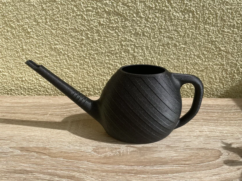 Bình tưới cây có họa tiết kẻ sọc - Image 2