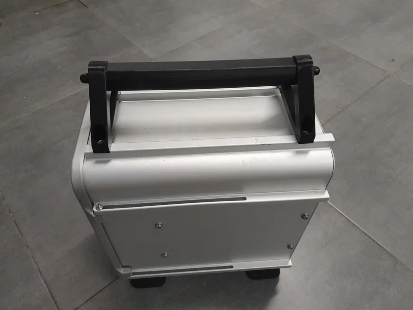 Tay cầm tùy chỉnh cho bộ sạc Stark Varg - Giải pháp di động tiện lợi - Image 1