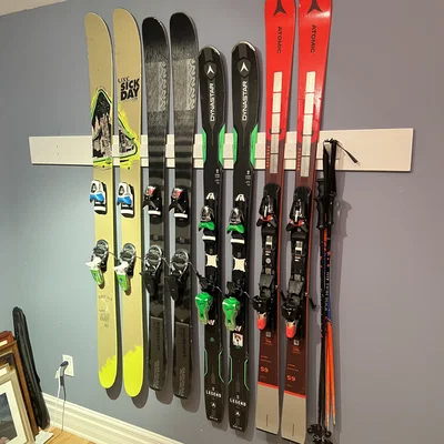 Giá treo ván trượt tuyết gắn tường tùy chỉnh