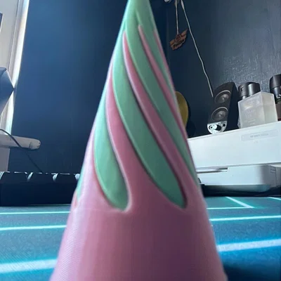 Mô hình hình nón xoắn ốc Impossible Passthrough Cone độc đáo