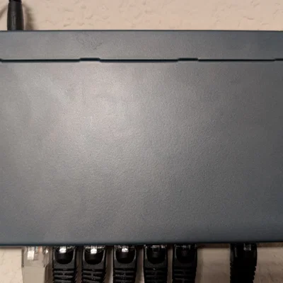 Giá Treo Tường Cho Switch TP-Link (Khoảng cách lỗ 94mm)