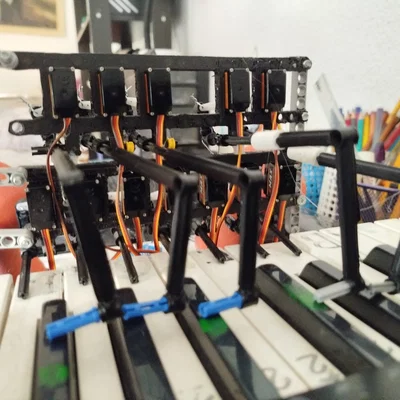 aTambor — Khung piano robot (cấu hình 12 servo chromatic)