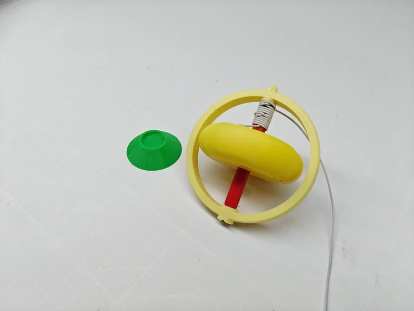 Con quay cân bằng xoay trên đầu bút và dây - Image 2