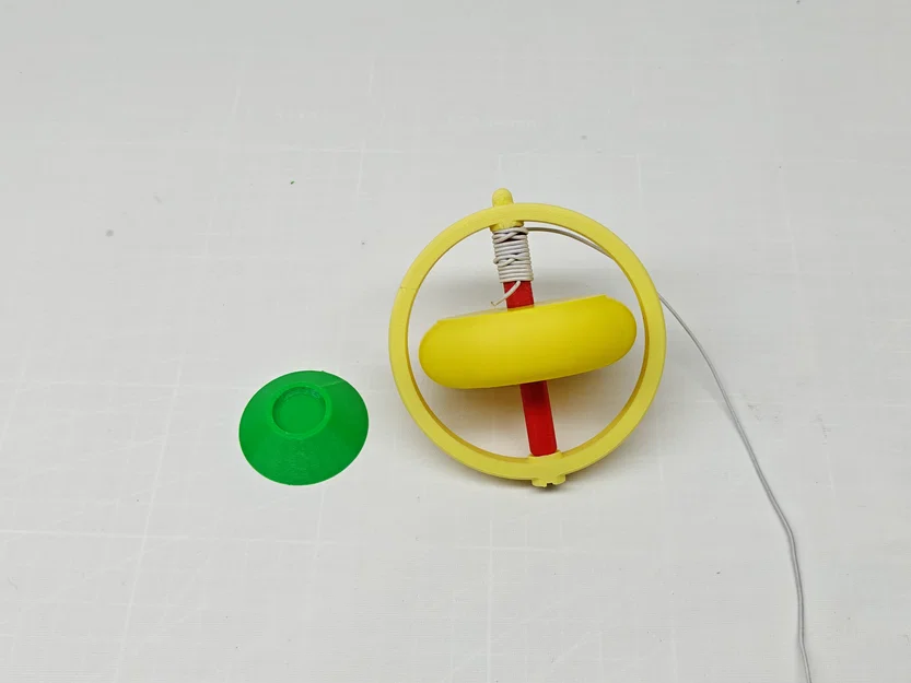 Con quay cân bằng xoay trên đầu bút và dây - Image 4