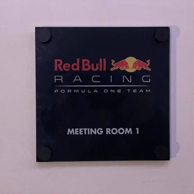 Giá đỡ bảng hiệu gắn tường / cửa (Standoffs)