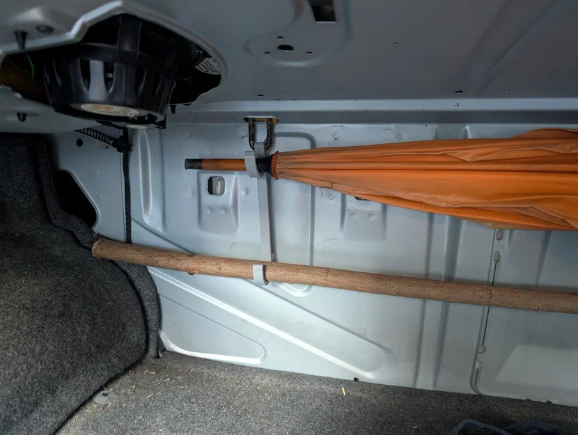 Móc treo cần câu và ô dù thông minh cho cốp xe hơi - Image 5