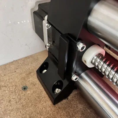 Kẹp chắn bụi cho thanh trượt trục Y máy Onefinity