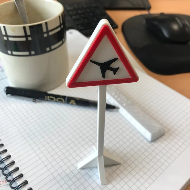 Biển báo chú ý máy bay - Image 1