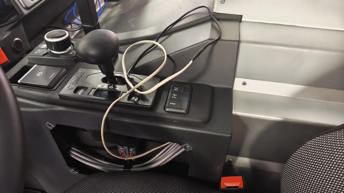 Bộ kit chuyển đổi vị trí máy tính bảng cho xe Tatra Force - Image 9