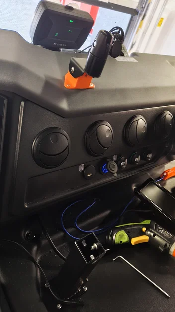 Bộ kit chuyển đổi vị trí máy tính bảng cho xe Tatra Force - Image 13