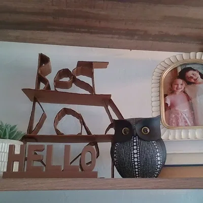 Mô hình bảng chữ HELLO trang trí bàn làm việc và kệ sách cực đẹp