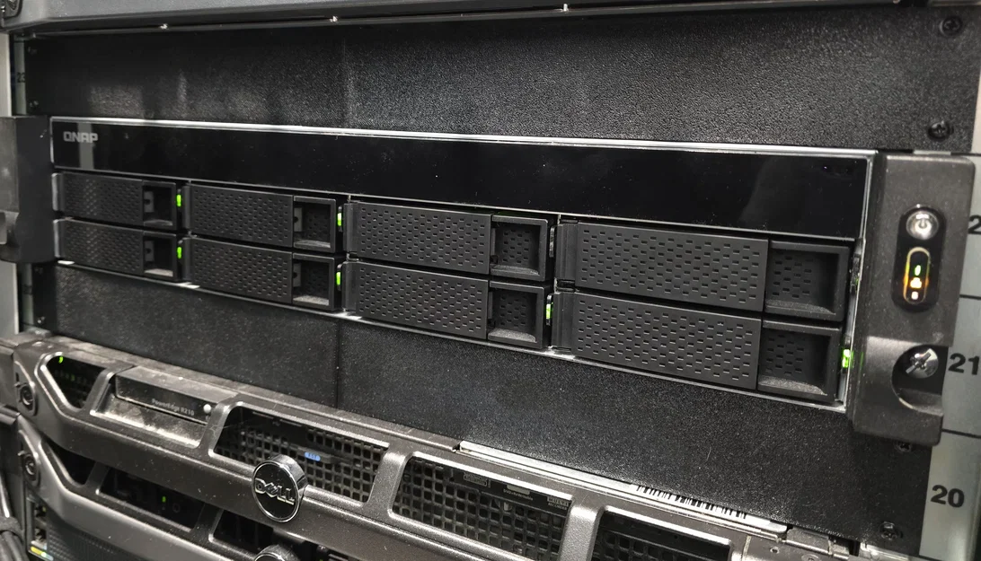 Tấm che rack (blanking plates) 1-4U, 2 tùy chọn lắp đặt - Image 1