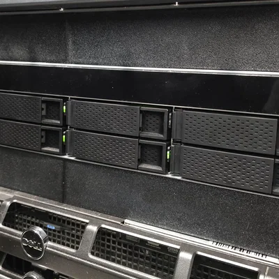 Tấm che rack (blanking plates) 1-4U, 2 tùy chọn lắp đặt