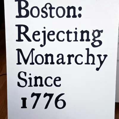 Biển Biểu Tình No Kings - Từ Chối Chế Độ Quân Chủ