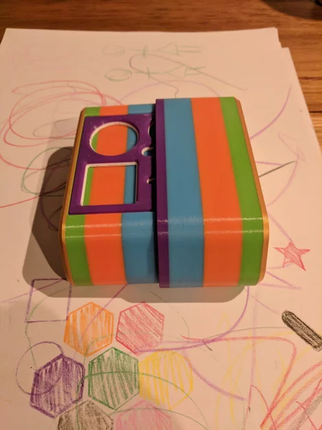 Hộp Đựng Bút Sáp Màu Crayola và Khuôn Vẽ Cho Bé - Image 3