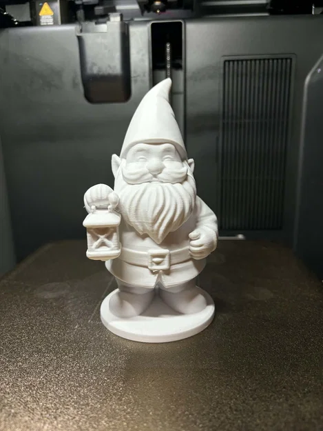 Chú Lùn Giữ Đèn Ấm Cúng – Mô Hình Trang Trí Chi Tiết - Image 2