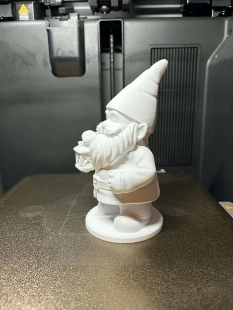 Chú Lùn Giữ Đèn Ấm Cúng – Mô Hình Trang Trí Chi Tiết - Image 5