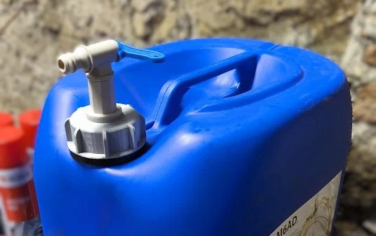 Nắp can DIN61 tích hợp ren 3/4 inch cho vòi nước tiện lợi - Image 1