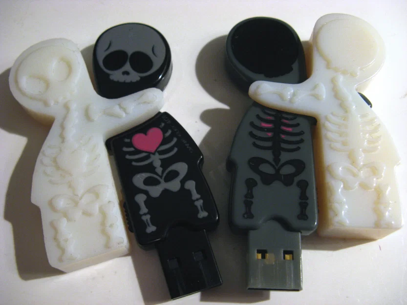 Skeleton USB Buddy - Phụ kiện hỗ trợ cho USB - Image 1