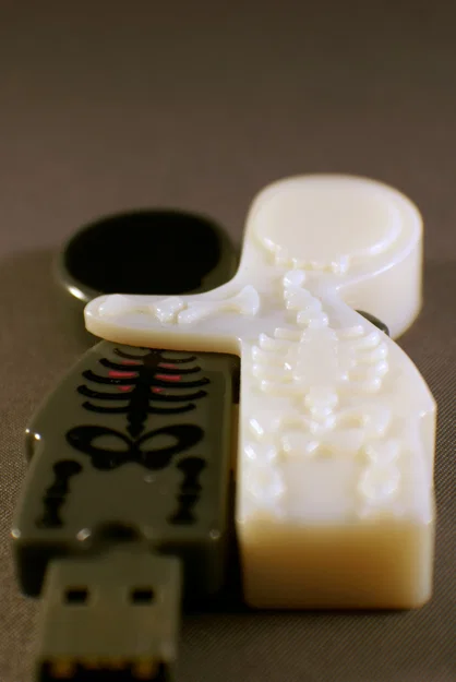 Skeleton USB Buddy - Phụ kiện hỗ trợ cho USB - Image 3