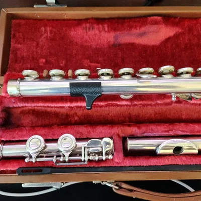 Đế đỡ ngón cái cho sáo ngang (Flute Thumbrest)