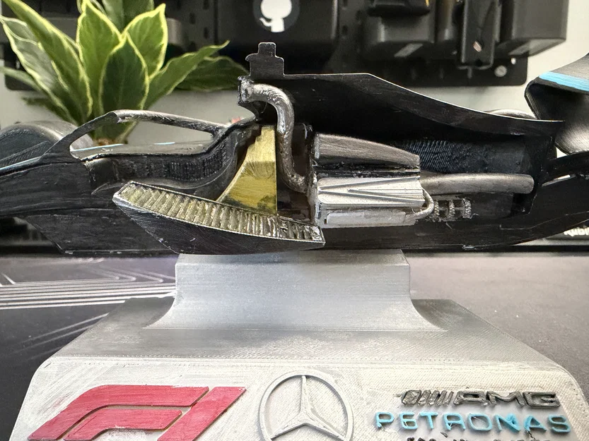 Mô hình xe đua Mercedes F1 (Chi tiết linh kiện bên trong) - Image 6