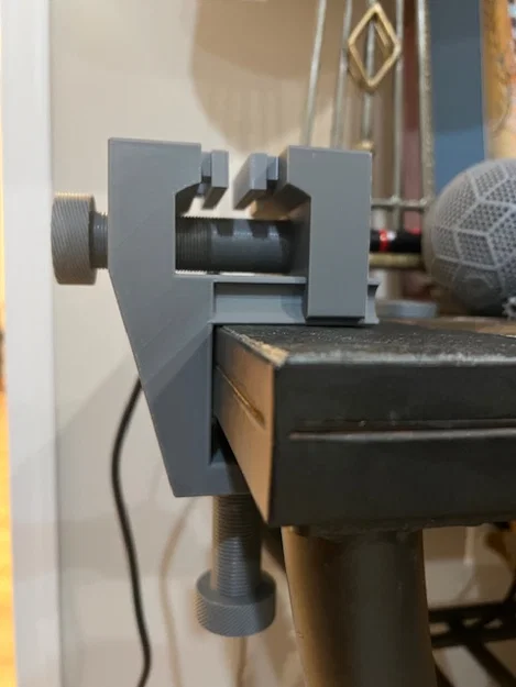 Ê-tô để bàn (Desk Vise) - Image 1