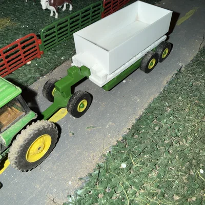 Phụ kiện thùng xe rải phân bón cho mô hình tỷ lệ 1/64