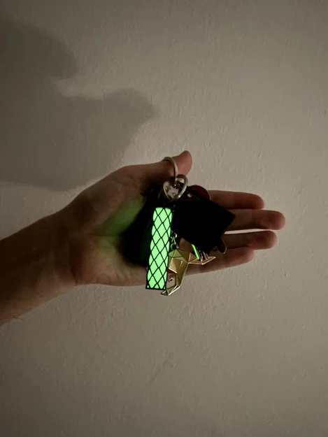 Móc Khóa Đèn Ultraglow - Image 1