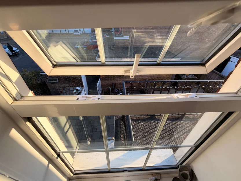 Pat kẹp khóa cửa sổ thay thế in 3D (Window lock/latch bracket) - Image 1