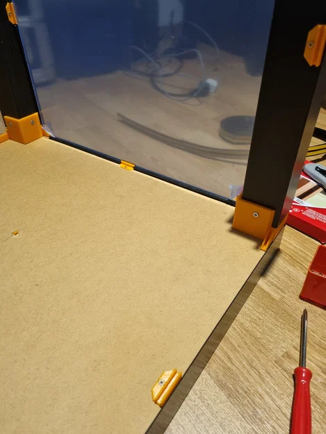 Kẹp cố định tấm Plexiglass cho tủ in 3D IKEA Lack - Image 3