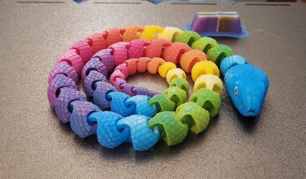 Mô hình rắn khớp nối có vảy đầy màu sắc - Image 1