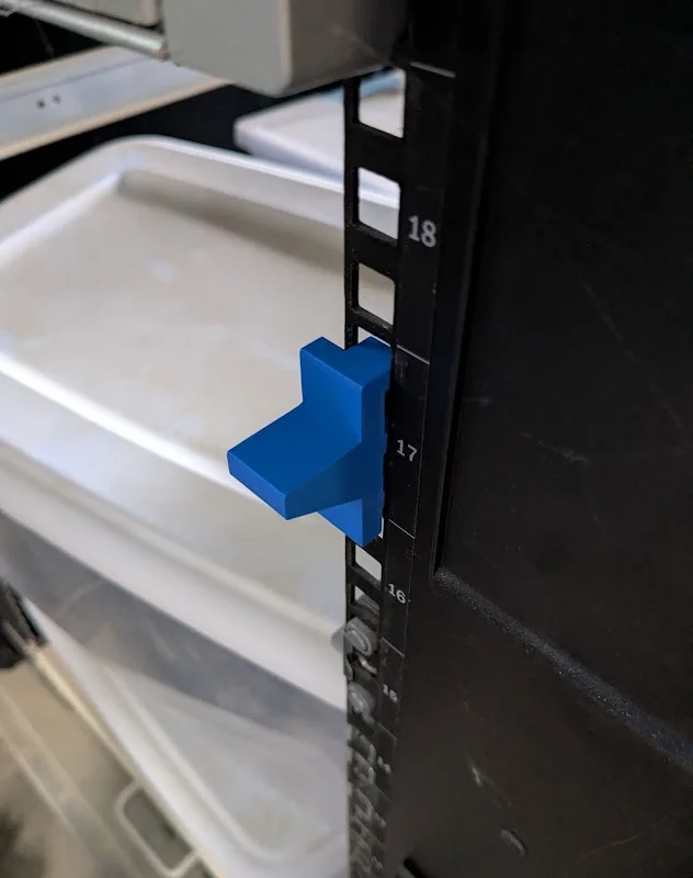 Pát Đỡ Kệ Tủ Rack 1U