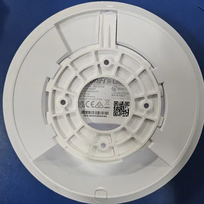 Đế gắn UniFi (UniFi Mount Plane)