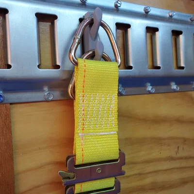 Móc treo kép E-Track: Giải pháp lưu trữ linh hoạt cho xe tải