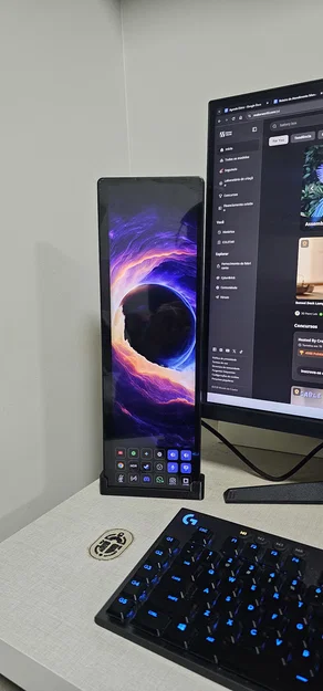 Chân đế đặt dọc cho màn hình Corsair Xeneon Edge - Image 1