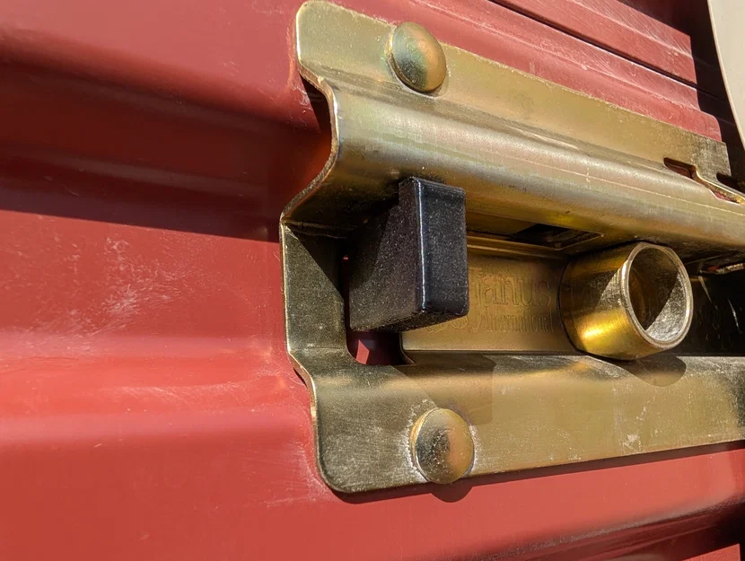 Miếng ốp tay cầm khóa cửa Ideal Door - Image 1