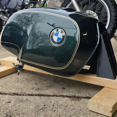 Đế đặt/Giá đỡ bình xăng BMW R100RS /7 Airhead in 3D