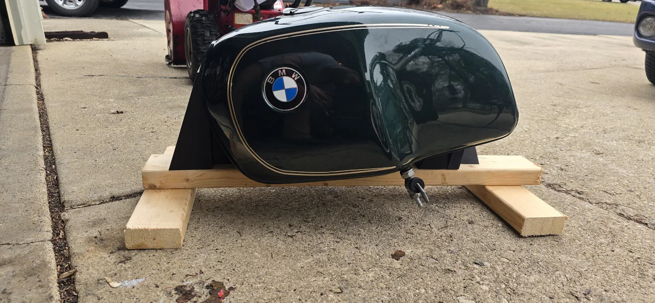 Đế đặt/Giá đỡ bình xăng BMW R100RS /7 Airhead in 3D - Image 3