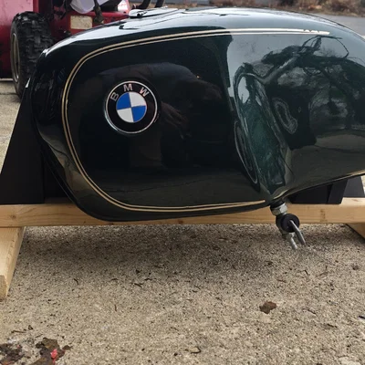 Đế đặt/Giá đỡ bình xăng BMW R100RS /7 Airhead in 3D