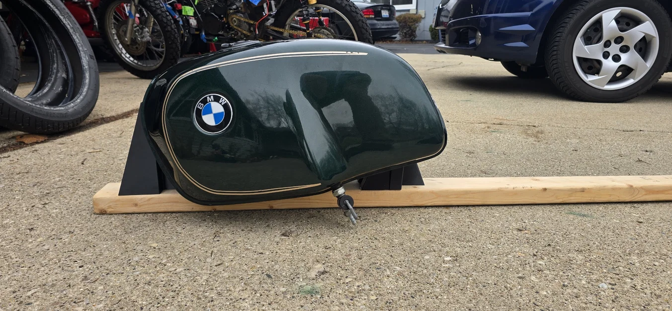 Đế đặt/Giá đỡ bình xăng BMW R100RS /7 Airhead in 3D - Image 4