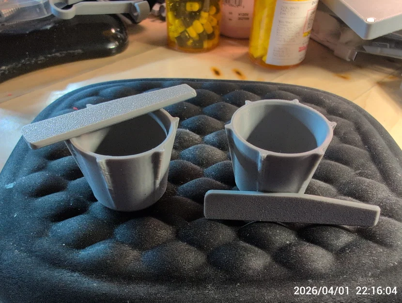 Ly pha 2 phần epoxy cỡ nhỏ (2 mảnh) kèm que trộn/miết đồng bộ - Image 1