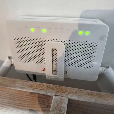 Giá treo tường thông minh cho Router Wi-Fi cực gọn gàng