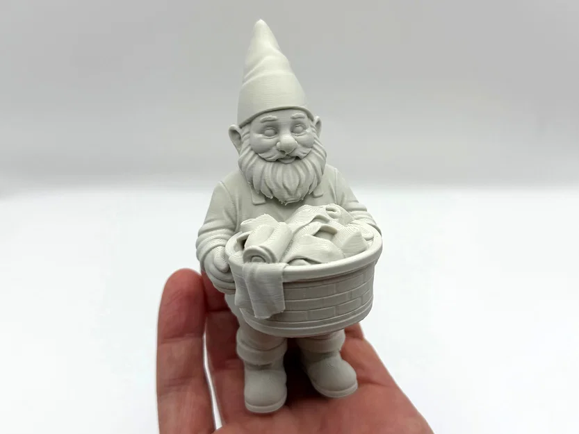 Mô hình Chú Lùn Giữ Vườn Đang Phơi Đồ (Laundry Garden Gnome) - Image 1