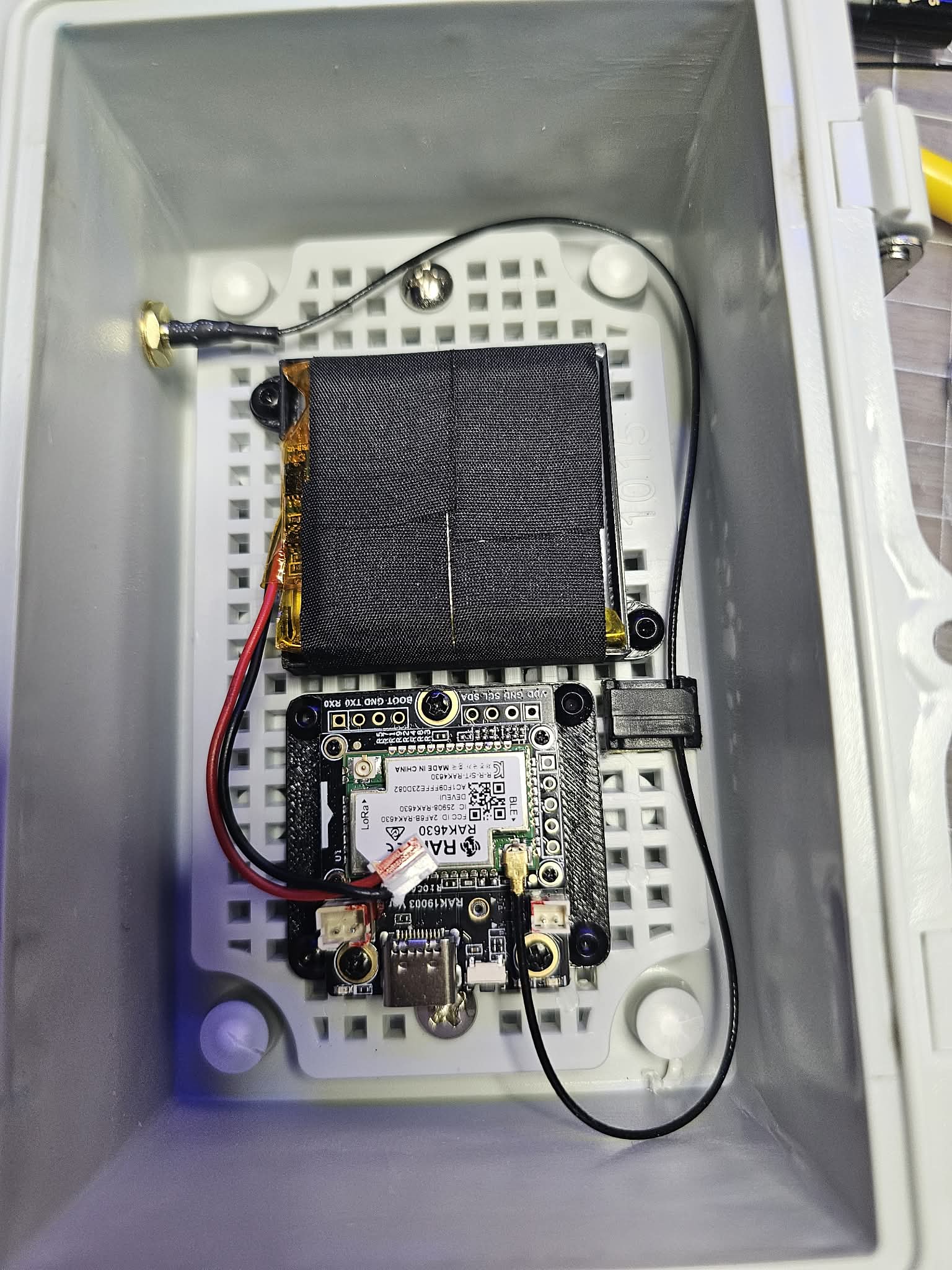 Khay giữ pin 104245 cho Meshcore