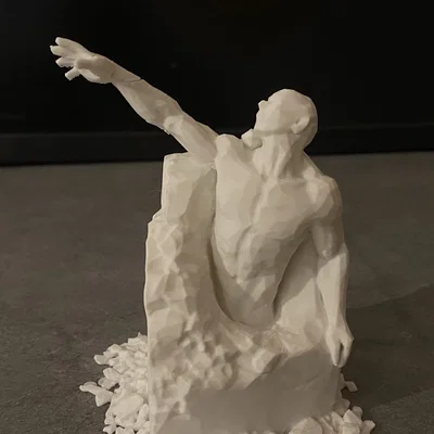 Stone Ascension - Tượng Người Vươn Mình Thoát Khỏi Khối Đá