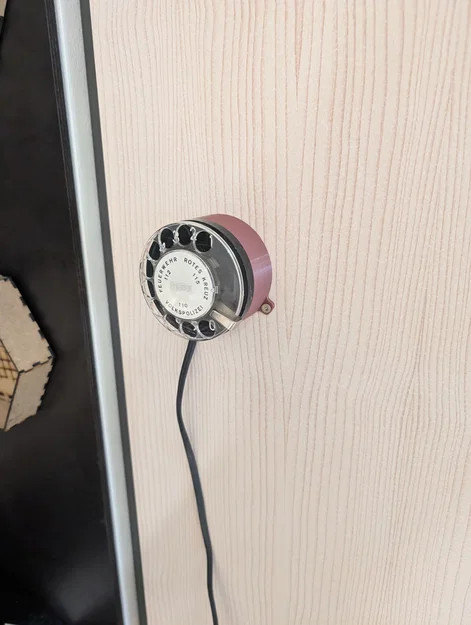 Giá treo tường 3D độc đáo cho thiết bị quay số cổ điển - Image 1