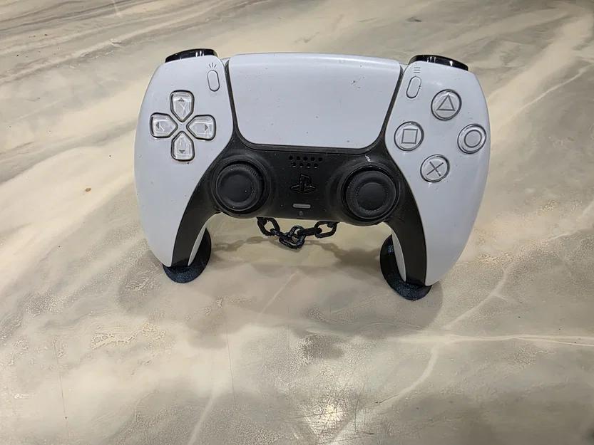 Giá đỡ tay cầm PS5 với phong cách dây xích cực chất - Image 1