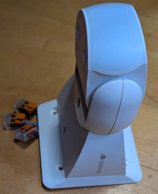 Đế gắn cảm biến Steinel IS-1 lên ổ điện âm tường 88x88mm - Image 1